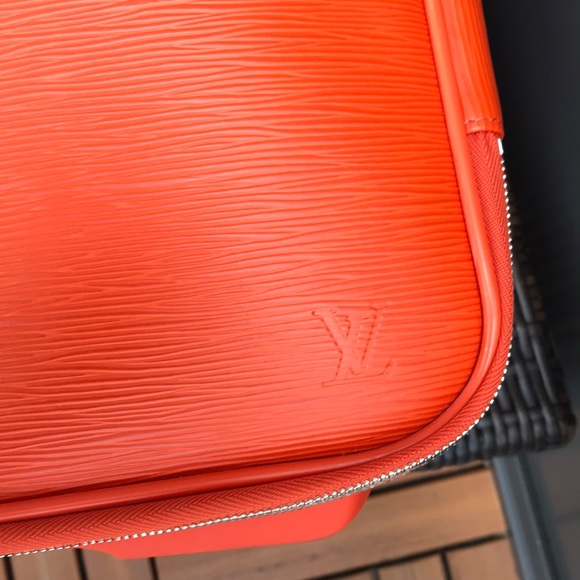 ❌SOLD❌Louis Vuitton Pegase 55 Epi Suitcase - Picture 7 of 16